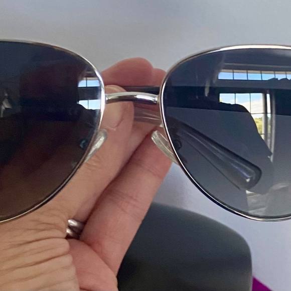 Coach sunglasses with case and cleaning cloth - Picture 3 of 11